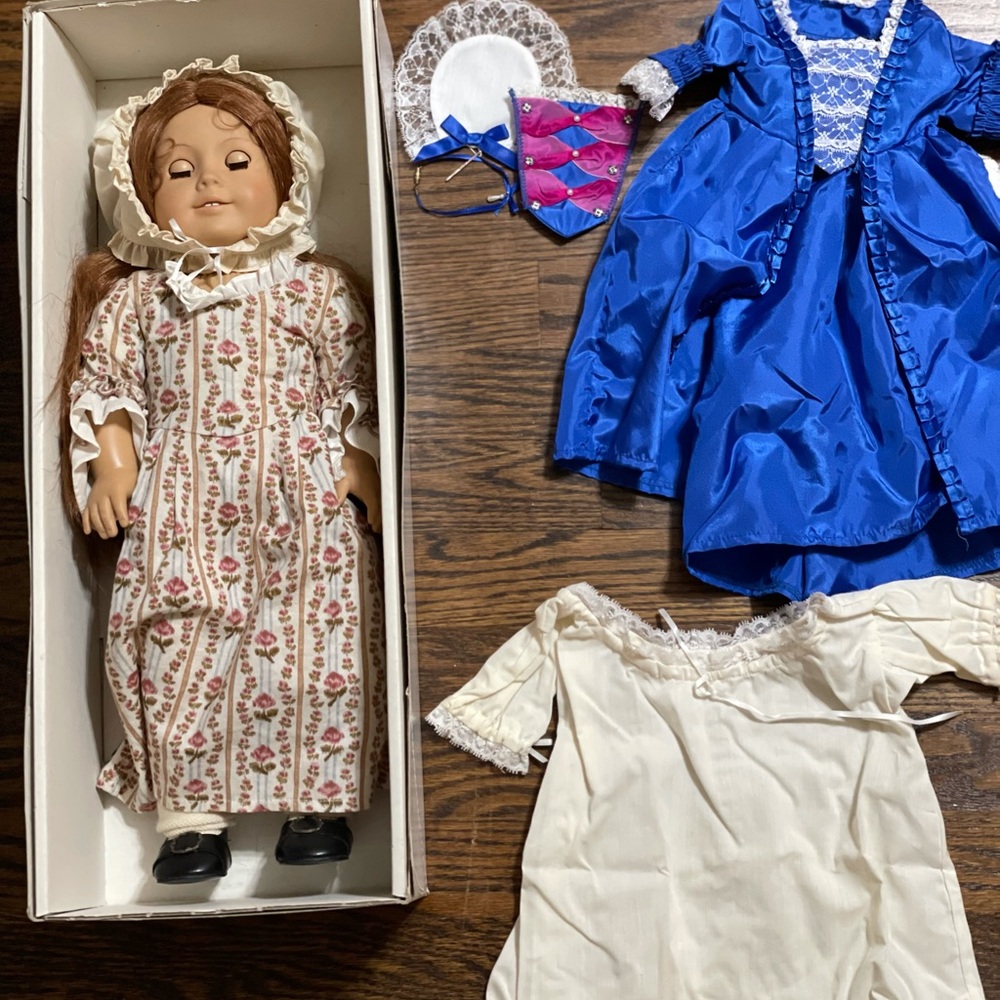 Pleasant Company Original Felicity Doll & Outfits